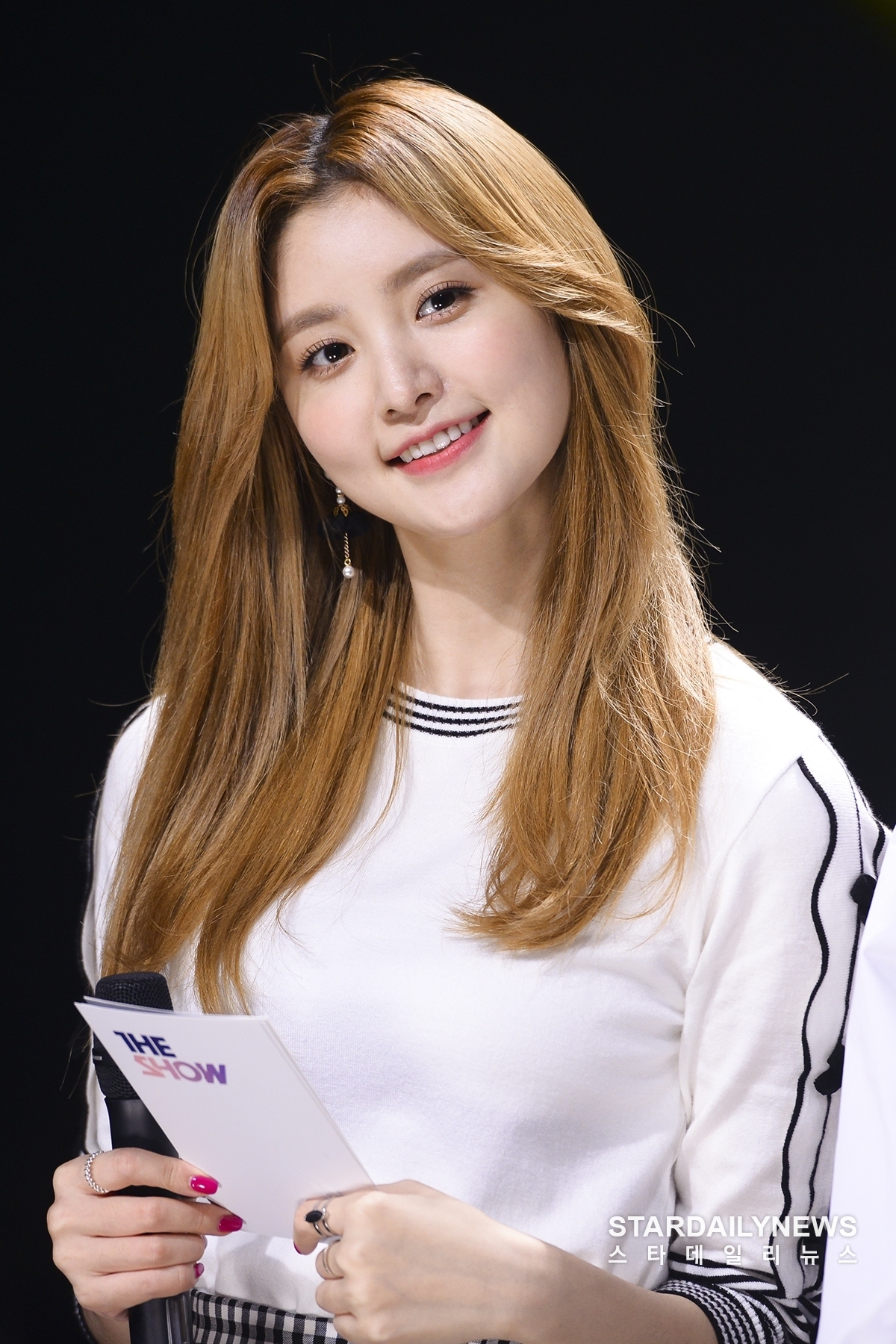 EXIDのジョンファ「シムクン アイコンタクト」: 「EXID JAPAN」 EXIDの